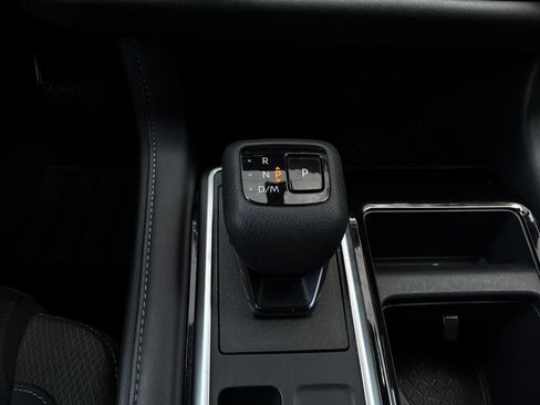 Used 2025 Nissan Pathfinder SV FWD image 25