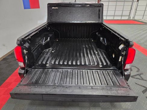 Used 2016 Toyota Tacoma TRD Sport image 29