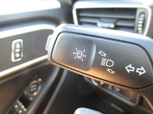 Used 2020 Ford Explorer XLT w/ Equipment Group 202A AWD/4WD image 16