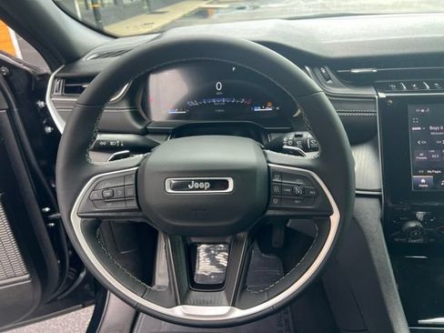 Used 2025 Jeep Grand Cherokee Laredo X w/ Luxury Tech Group I AWD/4WD image 10