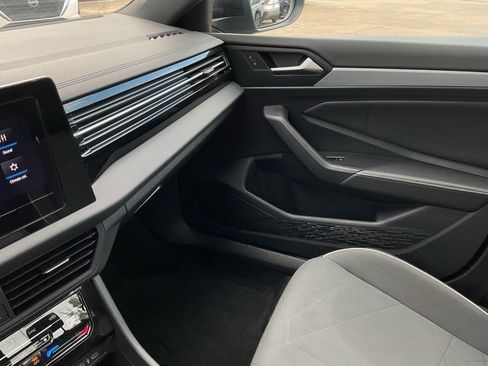 Used 2025 Volkswagen Jetta Sport image 34