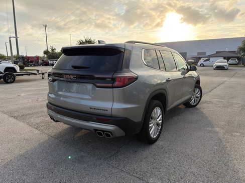 Used 2024 GMC Acadia Elevation w/ Luxury Package FWD image 5