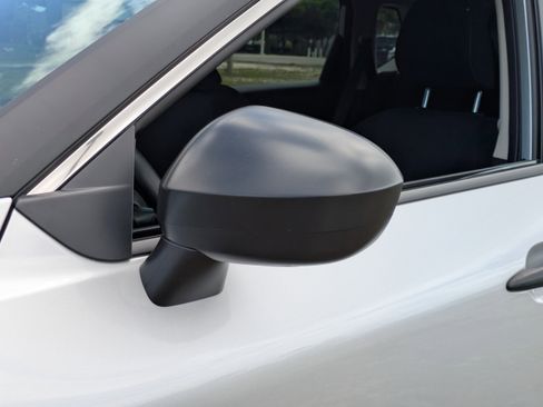 Used 2025 Nissan Rogue S FWD image 12