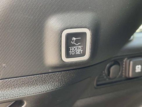 Used 2025 Jeep Grand Cherokee Altitude RWD image 6