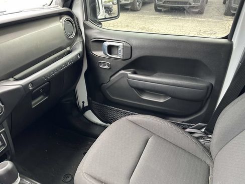 Used 2023 Jeep Wrangler Unlimited w/ Cold Weather Group AWD/4WD image 34