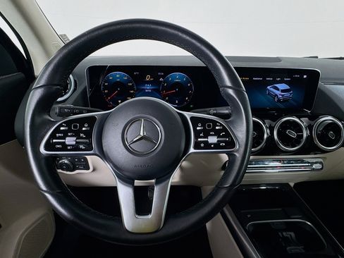 Used 2023 Mercedes-Benz GLA 250 w/ Premium Package image 11