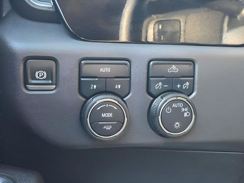 Used 2025 Chevrolet Silverado 1500 LT AWD/4WD image 20