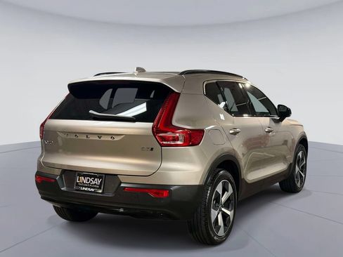 Used 2024 Volvo XC40 B5 Plus AWD/4WD image 10