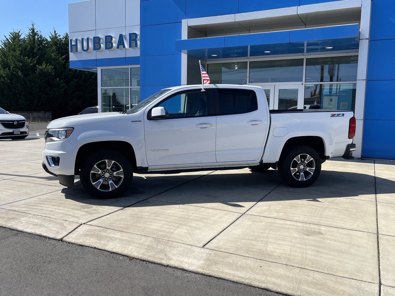Used 2017 Chevrolet Colorado Z71 AWD/4WD image 2
