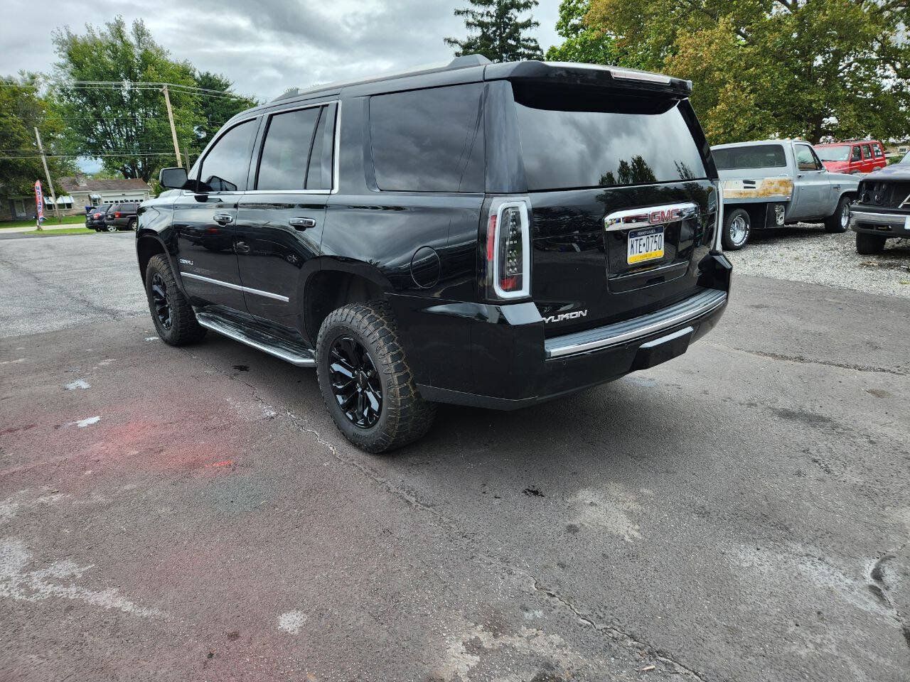 Used 2015 GMC Yukon Denali w/ Touring Package AWD/4WD image 3