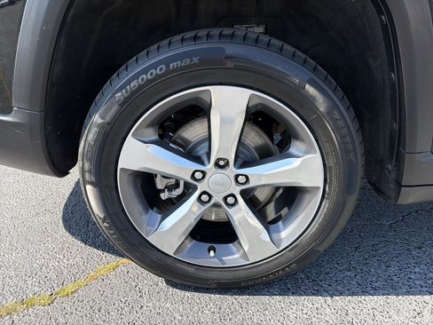 Used 2022 Jeep Grand Cherokee L Limited image 15