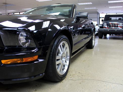 Used 2005 Ford Mustang GT image 22