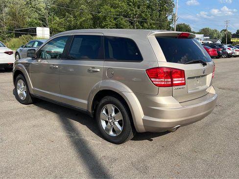 Used 2009 Dodge Journey SXT w/ Flexible Seating Group FWD image 4