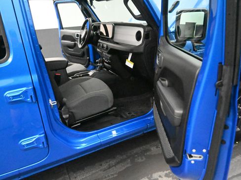 Used 2025 Jeep Wrangler Sport S image 21