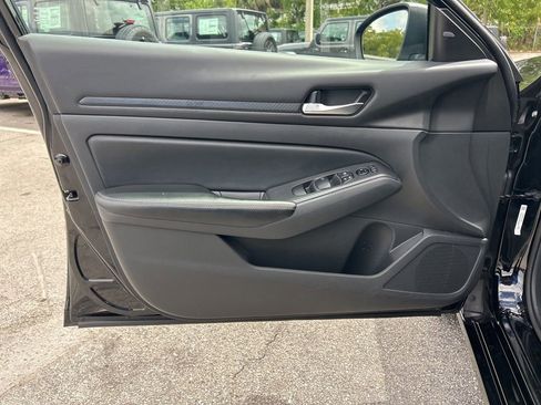 Used 2024 Nissan Altima 2.5 SV image 28