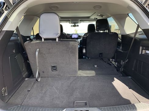 Used 2022 Ford Explorer XLT w/ Equipment Group 202A image 12