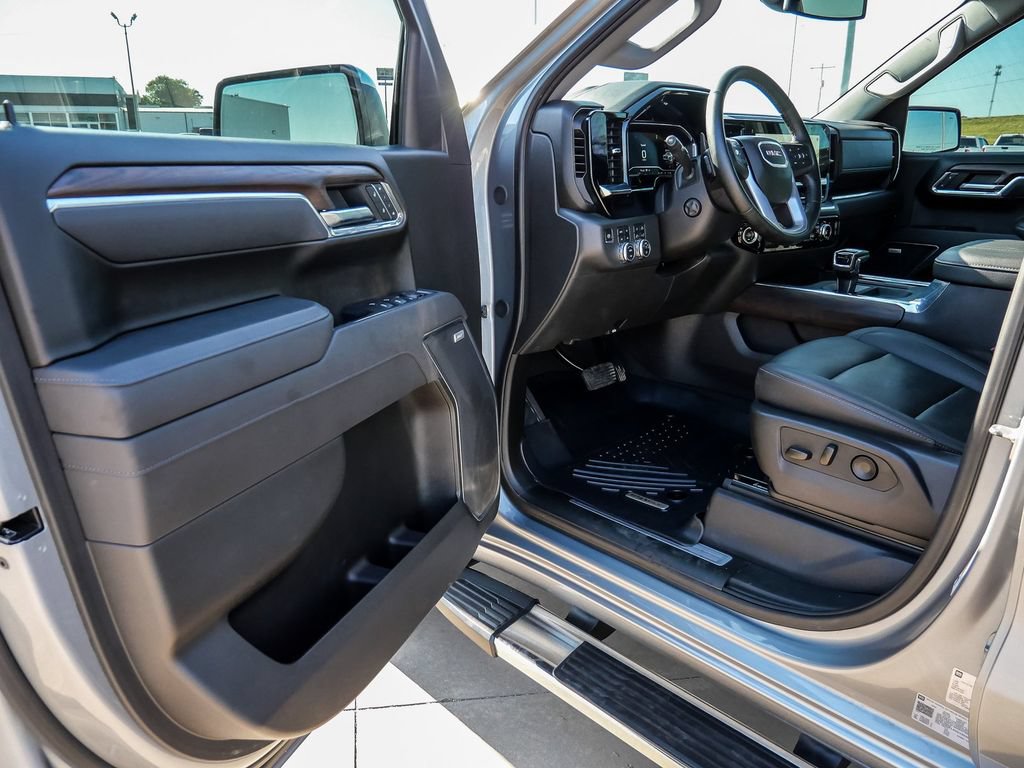 Used 2025 GMC Sierra 1500 SLT w/ SLT Premium Plus Package AWD/4WD image 35