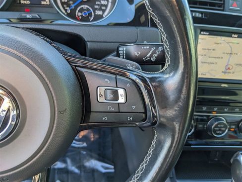 Used 2017 Volkswagen Golf R 4-Door image 30