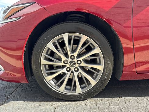 Used 2021 Lexus ES 300h w/ Premium Package image 11