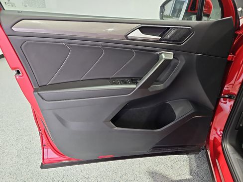 Certified 2023 Volkswagen Tiguan SE w/ Panoramic Sunroof Package FWD image 15