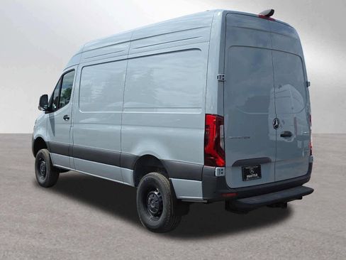 Used 2025 Mercedes-Benz Sprinter 2500 image 5