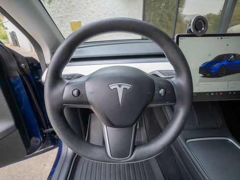 Used 2023 Tesla Model Y Long Range AWD/4WD image 12