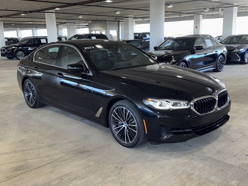 Used 2023 BMW 540i w/ Premium Package image 2