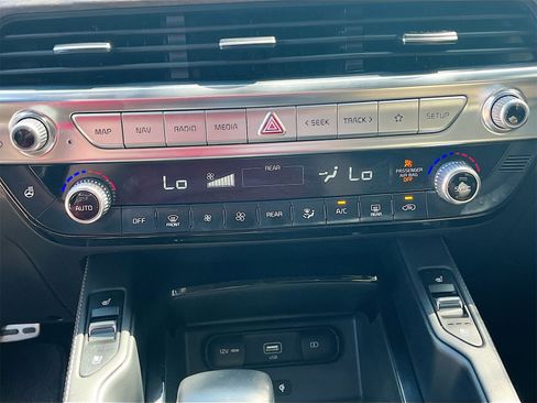 Used 2022 Kia Telluride SX w/ SX Prestige Package image 16