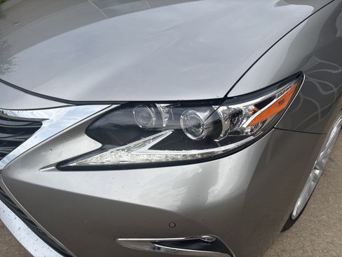 Used 2016 Lexus ES 350 w/ Ultra Luxury Package FWD image 6
