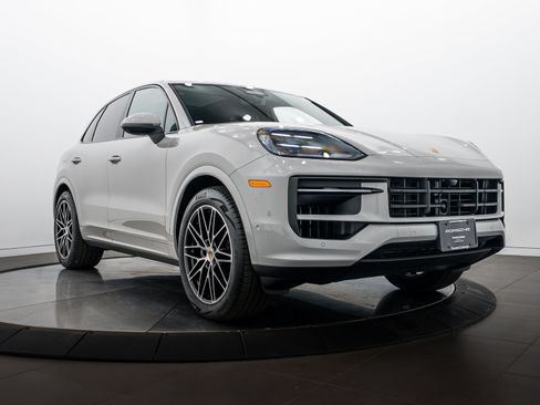 Certified 2026 Porsche Cayenne AWD/4WD image 9