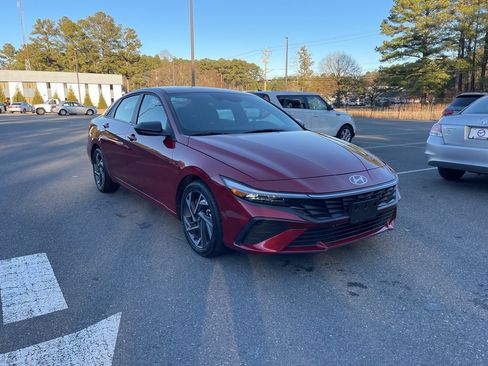 Certified 2025 Hyundai Elantra Sport image 4