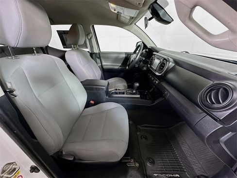 Used 2019 Toyota Tacoma SR w/ SR Convenience Package image 11