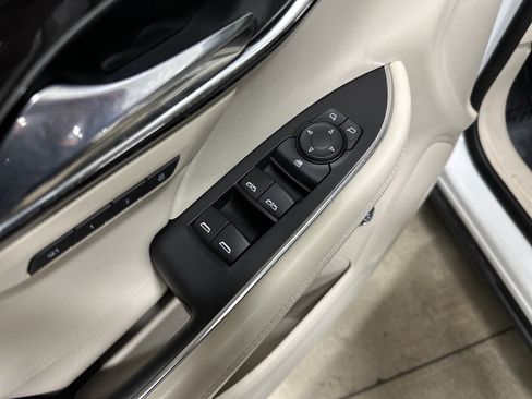 Used 2022 Buick Envision Essence w/ Safety Package AWD/4WD image 15