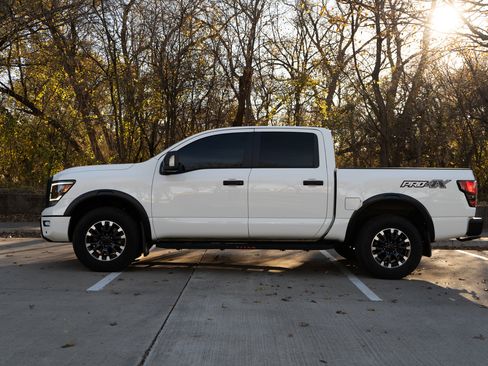 Used 2023 Nissan Titan PRO-4X w/ Pro-4x Convenience Package image 6