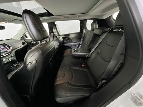 Used 2022 Jeep Cherokee Limited image 24