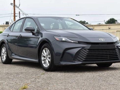 Used 2025 Toyota Camry LE FWD image 3