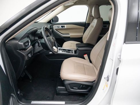 Used 2023 Ford Explorer Limited image 23