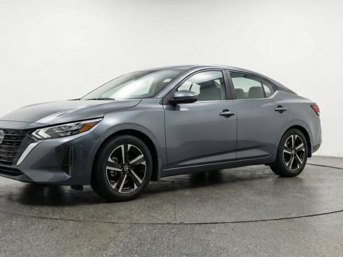 Used 2025 Nissan Sentra SV image 3