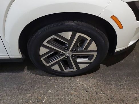 Used 2023 Hyundai Kona SE image 13