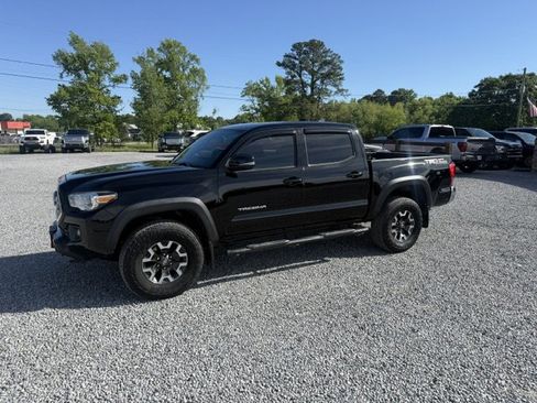 Used 2017 Toyota Tacoma TRD Off-Road w/ Tow Package (A/T) AWD/4WD image 1