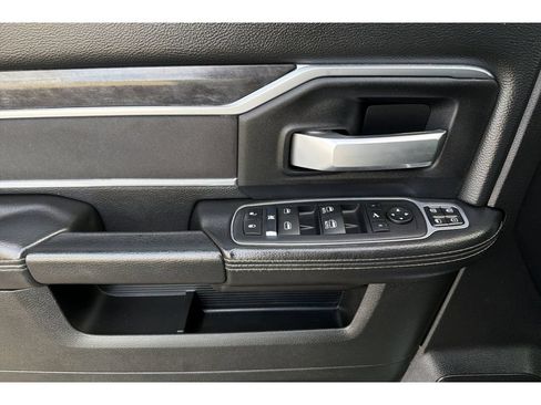 Used 2024 RAM 2500 Big Horn AWD/4WD image 11