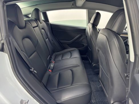 Used 2021 Tesla Model 3 Standard Range Plus image 40