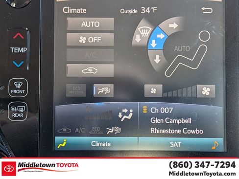 Used 2017 Toyota Prius Prime Premium image 29