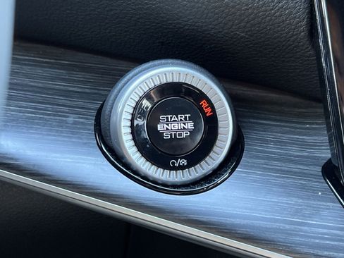 Used 2024 Jeep Wagoneer L Series II w/ Flexible Seating Group image 32