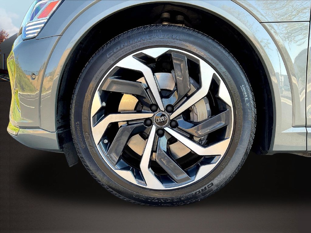 Used 2024 Audi Q8 e-tron Premium Plus w/ Premium Plus Package AWD/4WD image 35