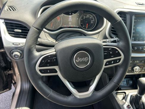Used 2017 Jeep Cherokee Limited w/ Technology Group FWD image 15