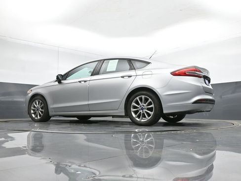 Used 2017 Ford Fusion SE image 39