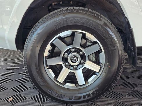Used 2023 Toyota 4Runner TRD Off-Road Premium w/ Off Road Premium Plus Package AWD/4WD image 10