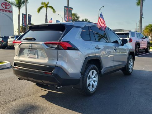 Used 2020 Toyota RAV4 LE FWD image 12