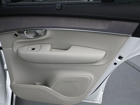 New 2026 Volvo XC90 B6 Ultra image 16